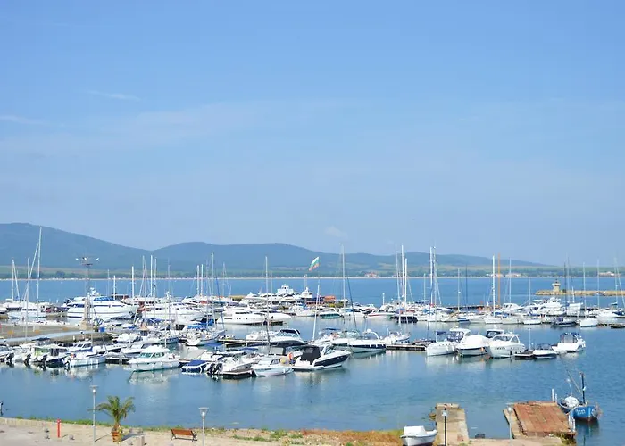 Hotel Sozopol מלון *